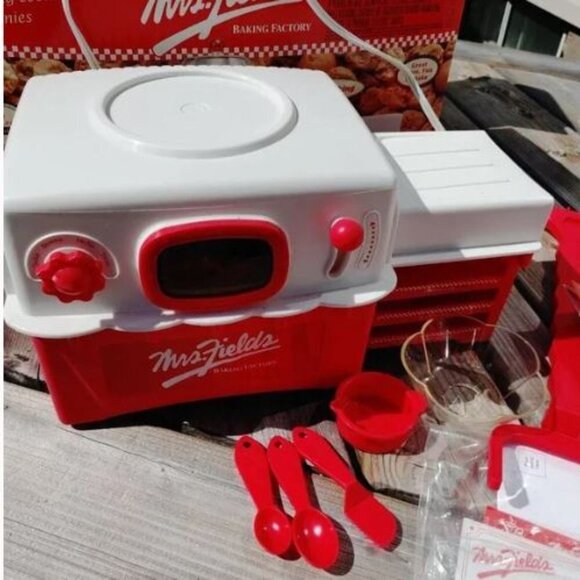 Mrs Fields baking factory easy bake oven excellent working condition COMPLETE - Picture 4 of 5